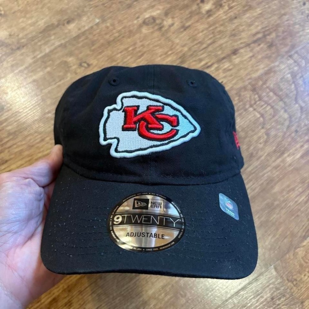 NWOT with imperfections Kansas City Chiefs black New Era 9Twenty adjustable hat